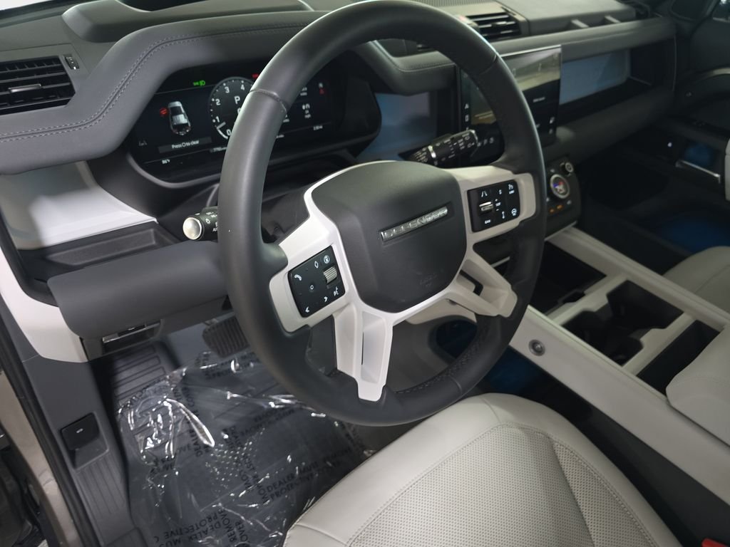 Used 2025 Silver Land Rover X-Dynamic SE image 19