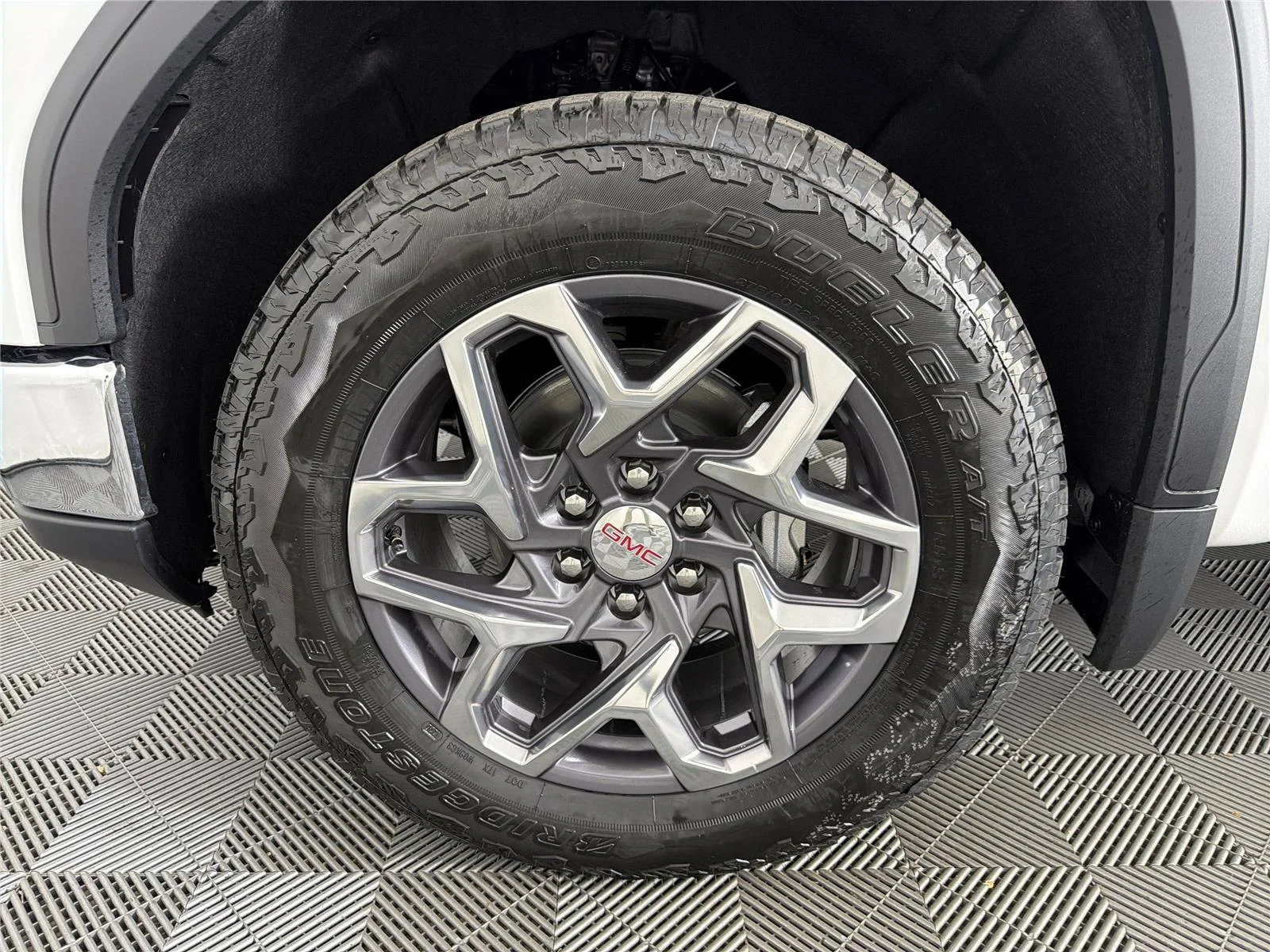 New 2026 Summit White GMC SLT image 9