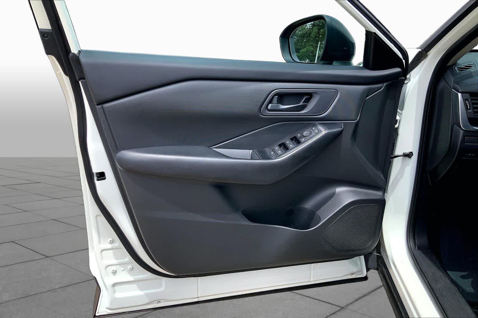 Used 2024 Glacier White Nissan S image 21