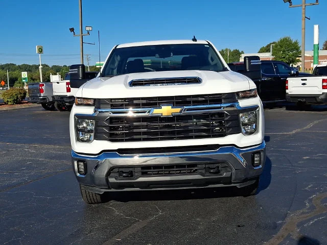 Used 2025 White Chevrolet LT image 2