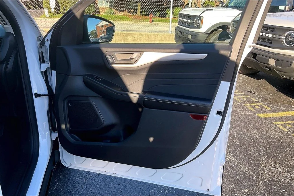 Certified Used 2022 Oxford White Ford SE image 23