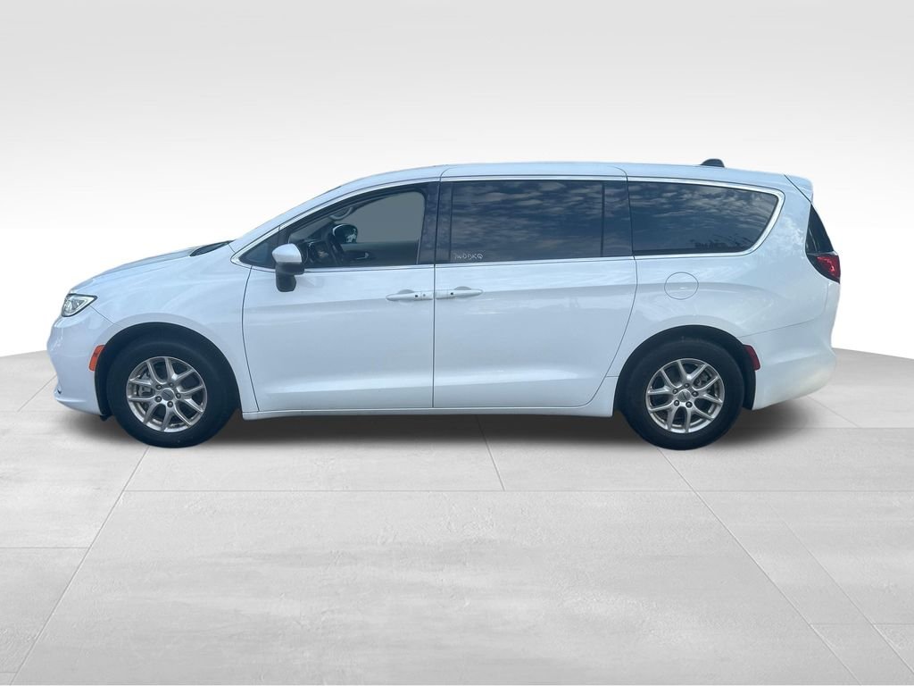 Used 2023 White Chrysler Touring L image 7