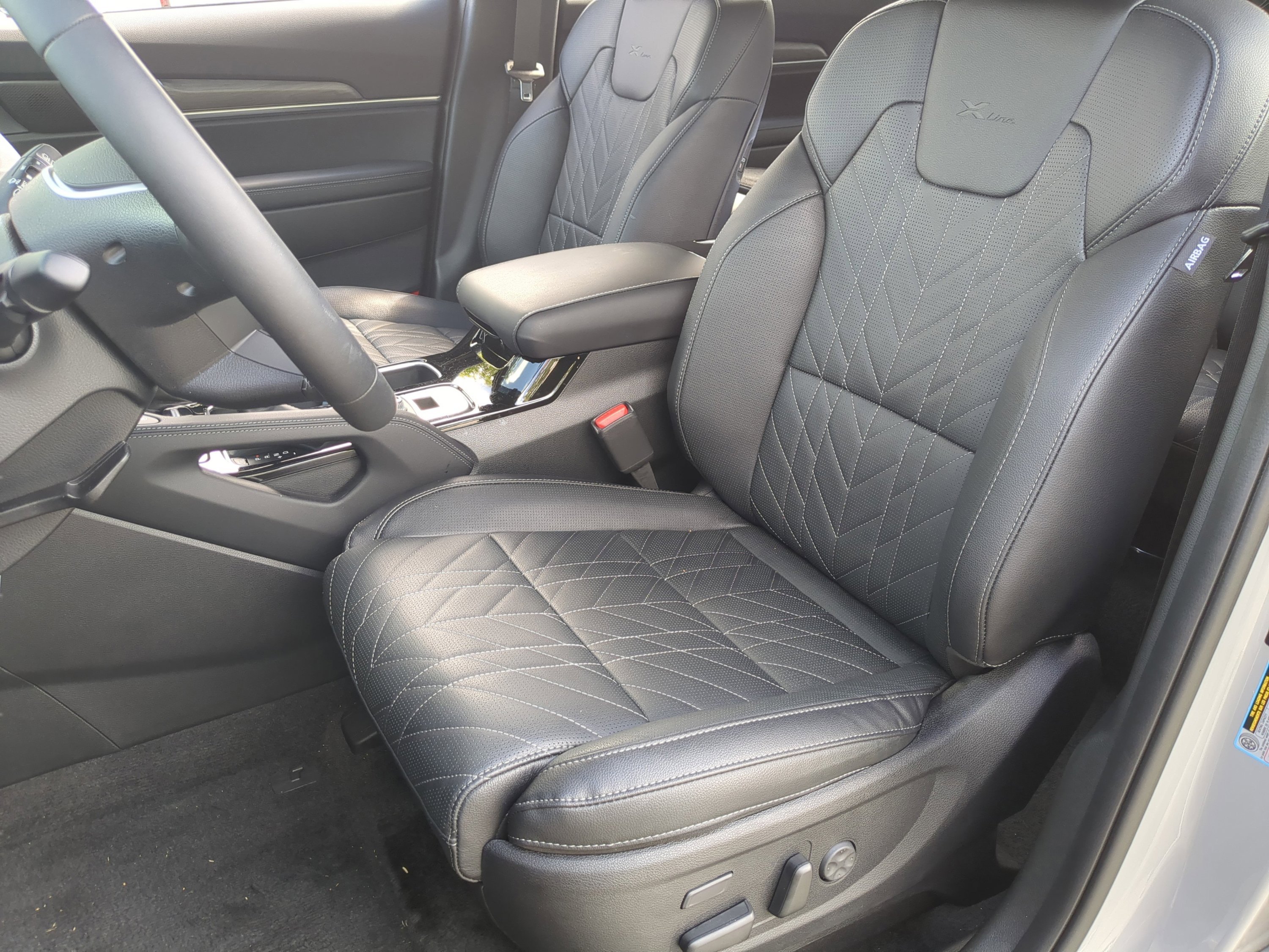 New 2025 Wolf Gray Kia SX X-Line image 8