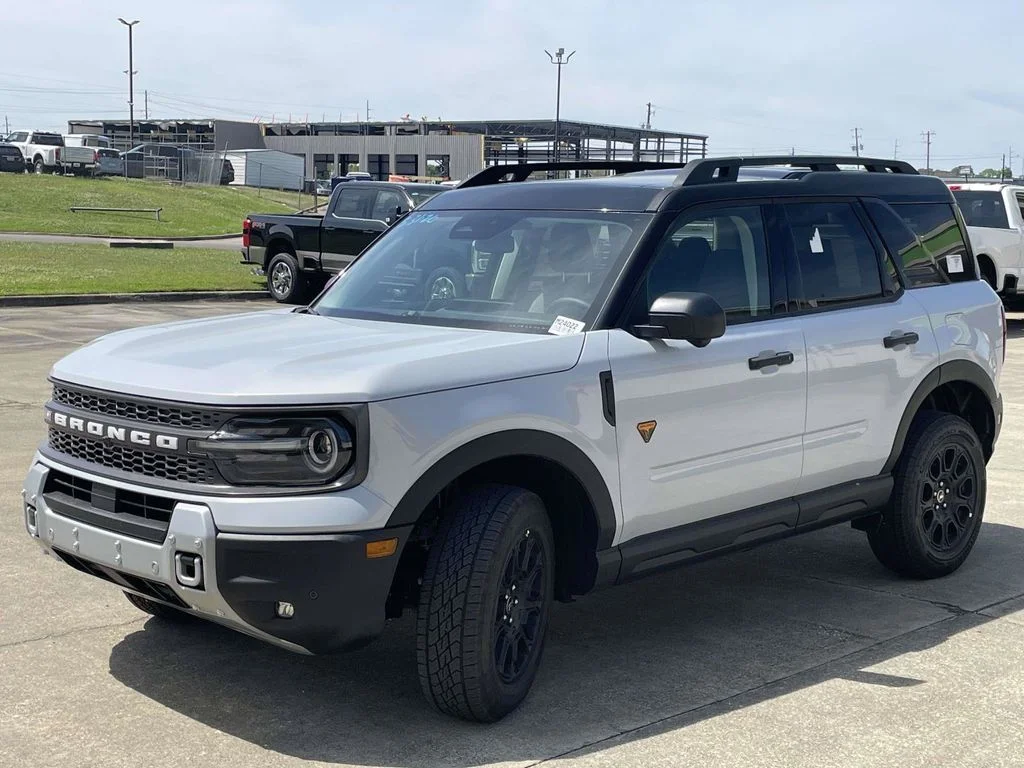 New 2026 Space White Metallic Ford Badlands image 7