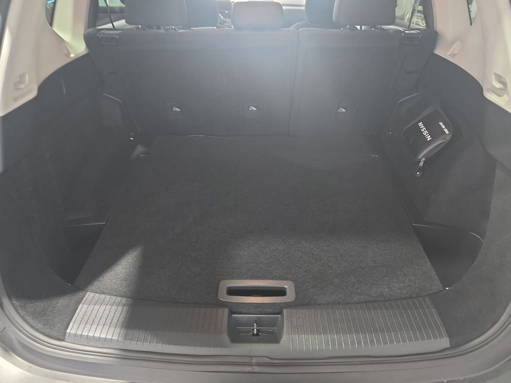 Used 2023 Gray Nissan S image 9