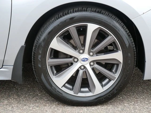 Used 2016 Silver Subaru 2.5i image 9