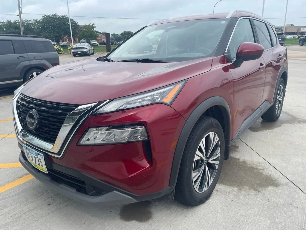Used 2023 Red Nissan SV image 2