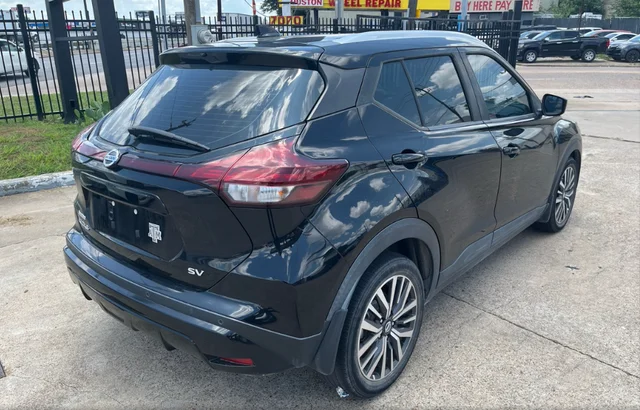 Used 2021 Black Nissan SV image 5