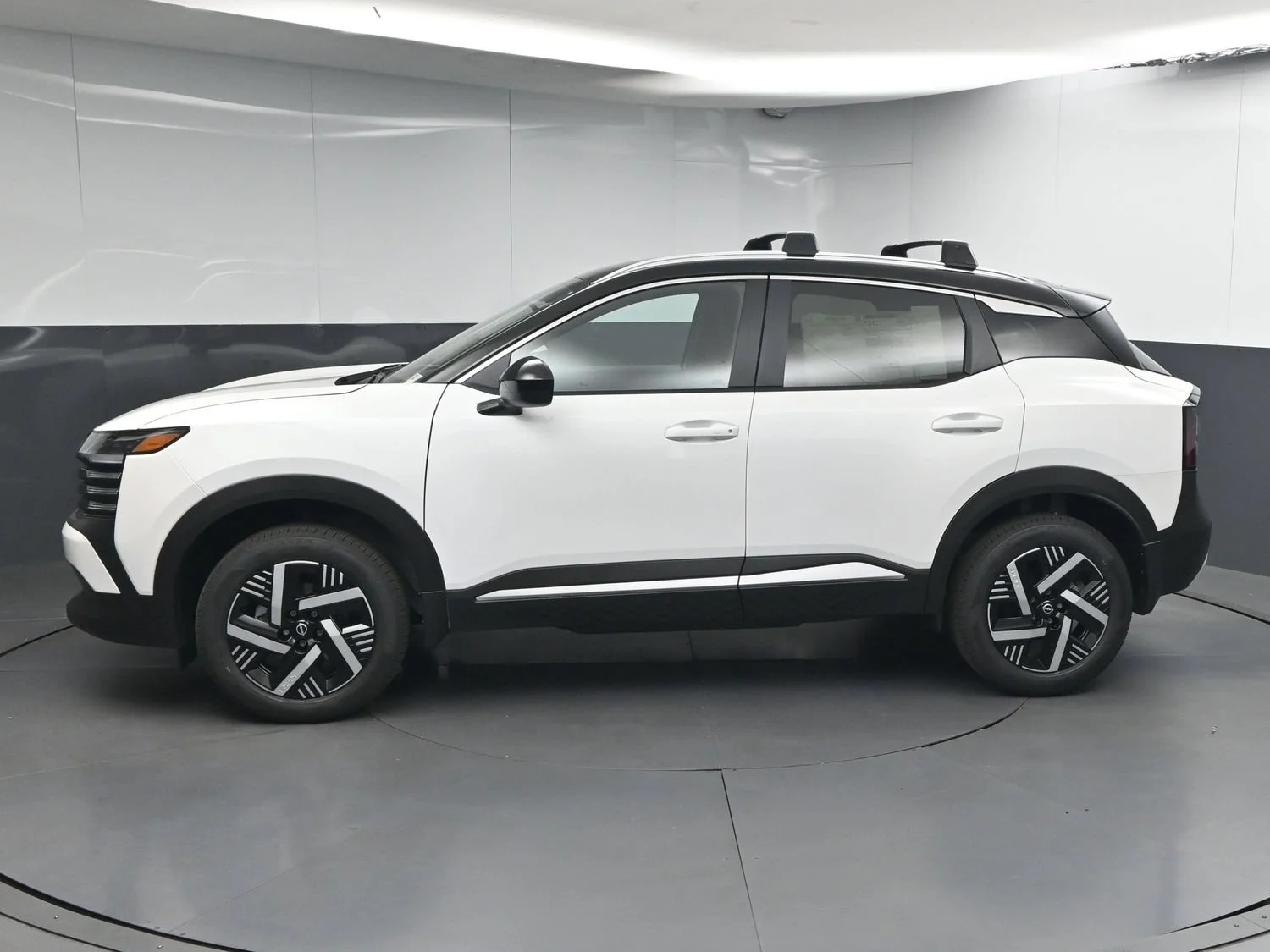 New 2026 Aspen White Tricoat/Super Black Nissan SV image 4