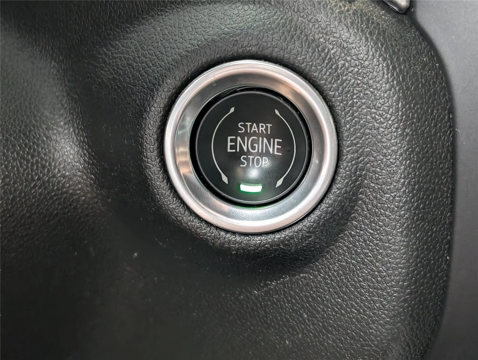 Used 2023 White Frost Tricoat GMC Denali image 29
