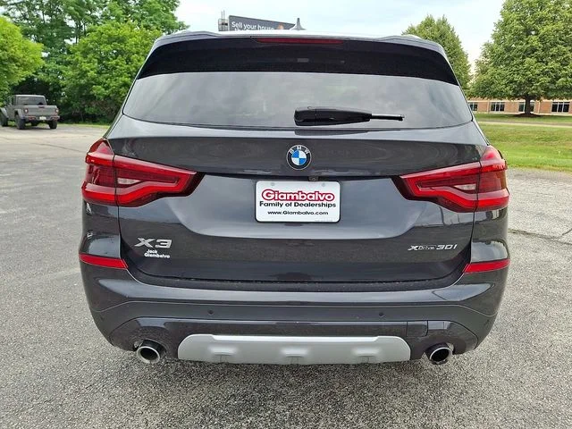 Used 2021 Gray BMW xDrive30i image 9