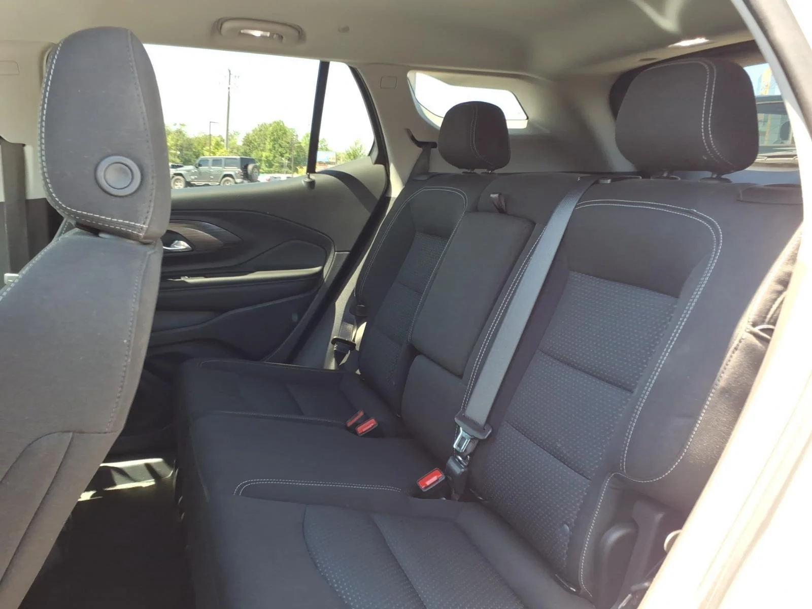 Used 2024 Summit White GMC SLE image 18