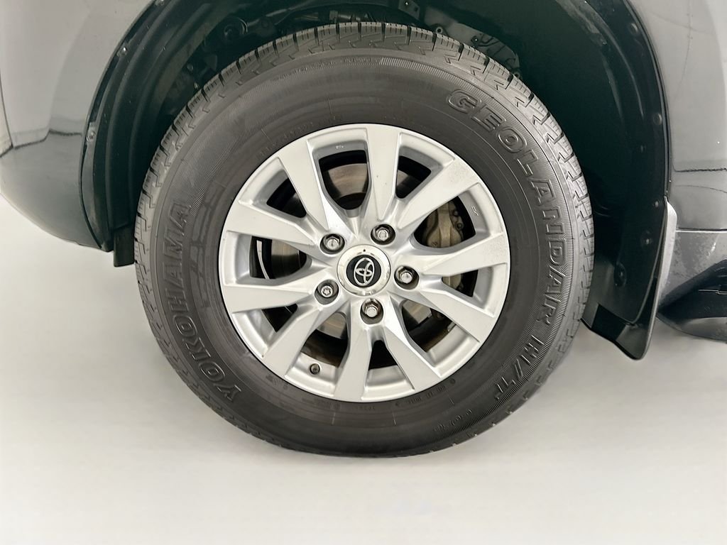 Used 2019 Midnight Black Metallic Toyota Base image 29