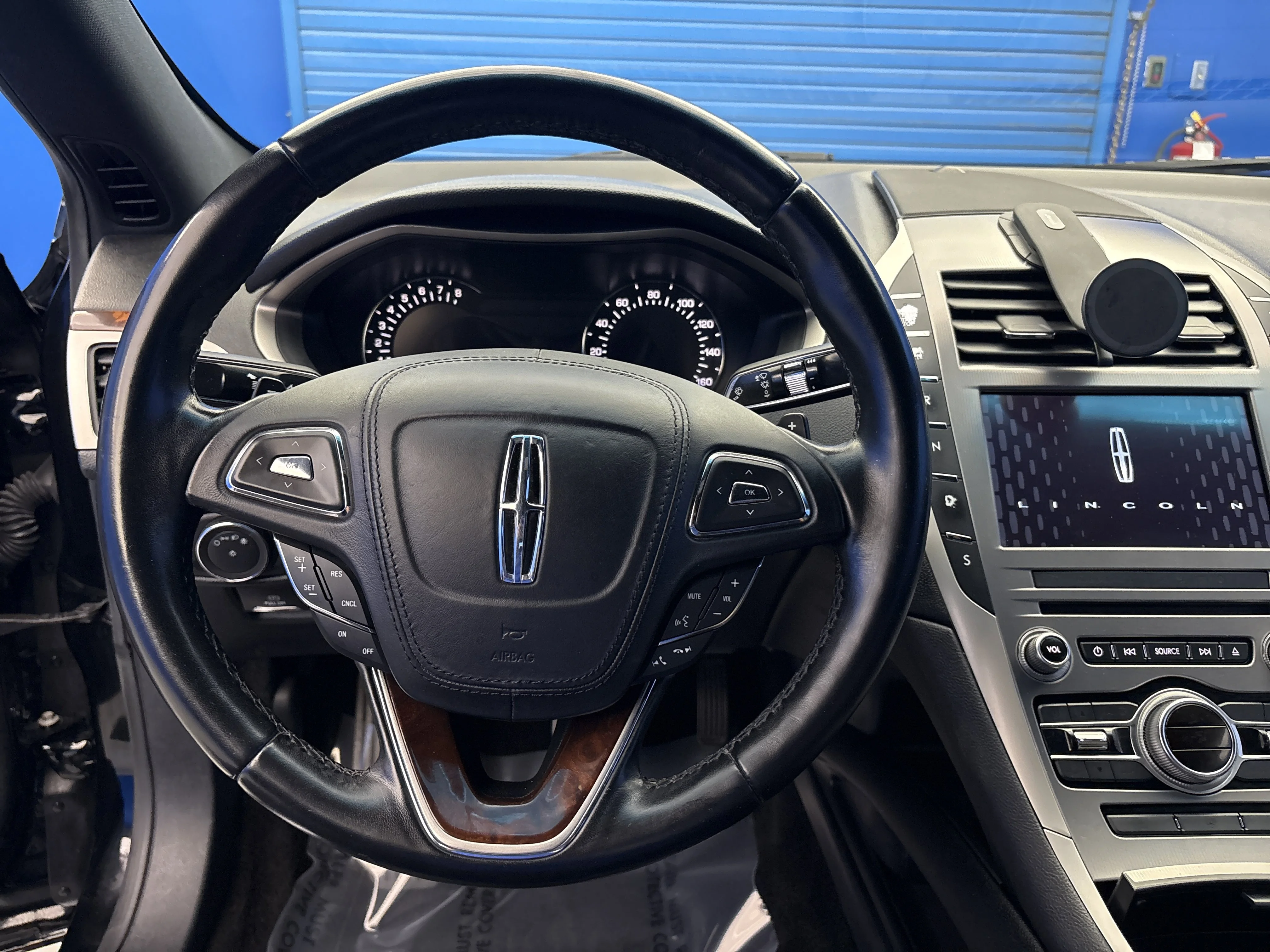 Used 2017 Black Velvet Lincoln Select image 14