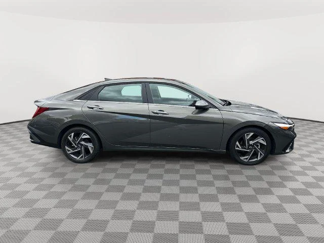 Used 2024 Amazon Gray Hyundai SEL image 2