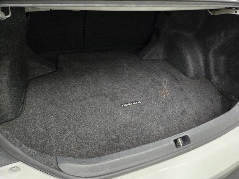 Used 2014 SUPER WHITE Toyota L image 10