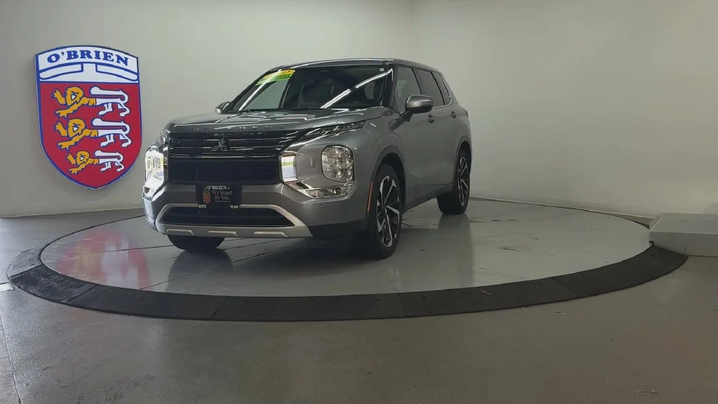 Used 2022 Mercury Gray Metallic Mitsubishi SE image 9