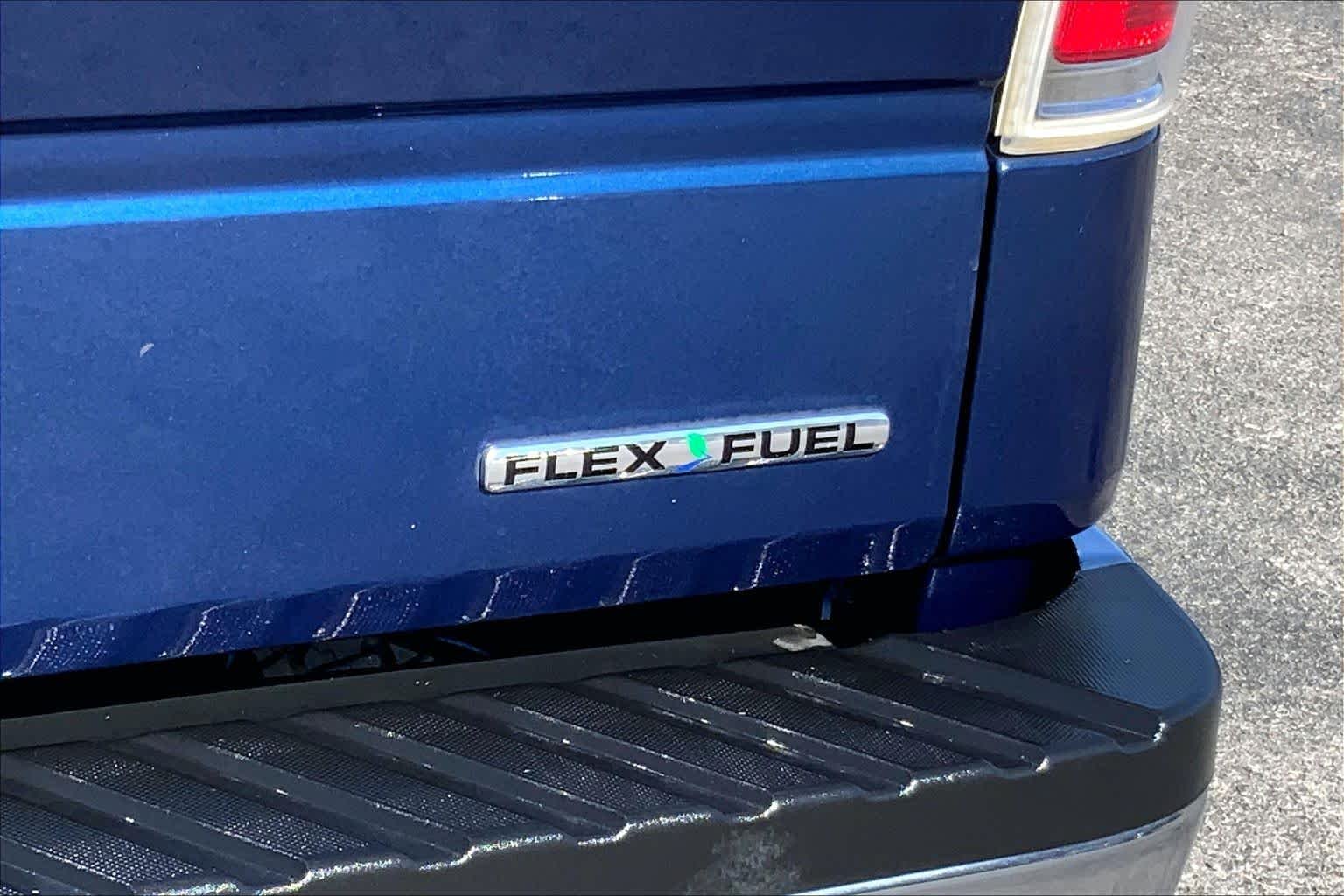 Used 2012 Dark Blue Pearl Metallic Ford XLT image 10