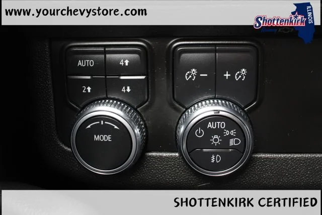 Used 2023 Silver GMC Denali image 28