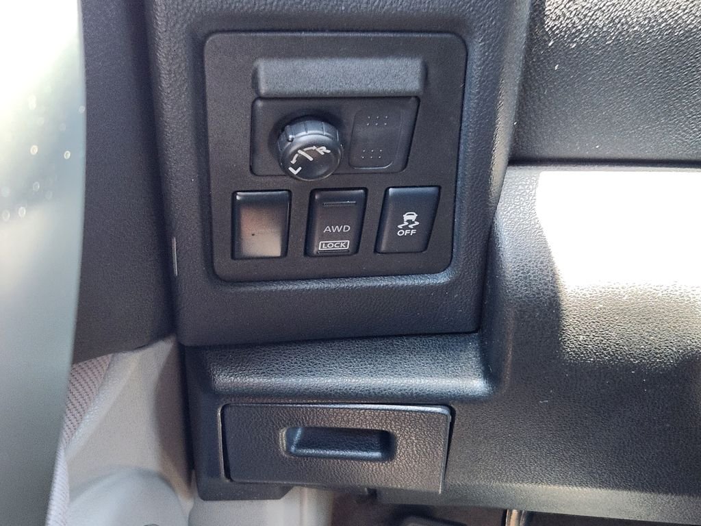 Used 2013 Blue Nissan SV image 17