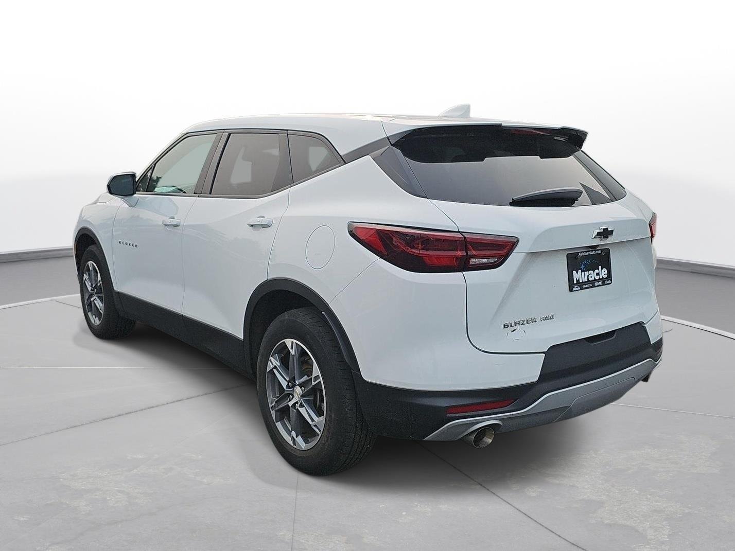 Used 2023 Summit White Chevrolet LT image 7