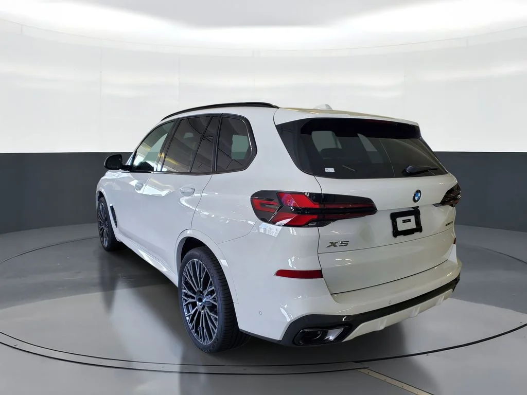 Used 2026 White BMW sDrive40i image 4