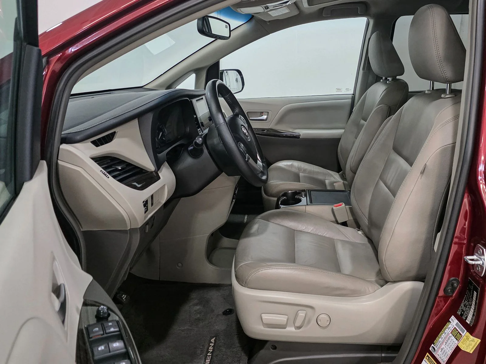 Used 2016 Red Toyota XLE image 20