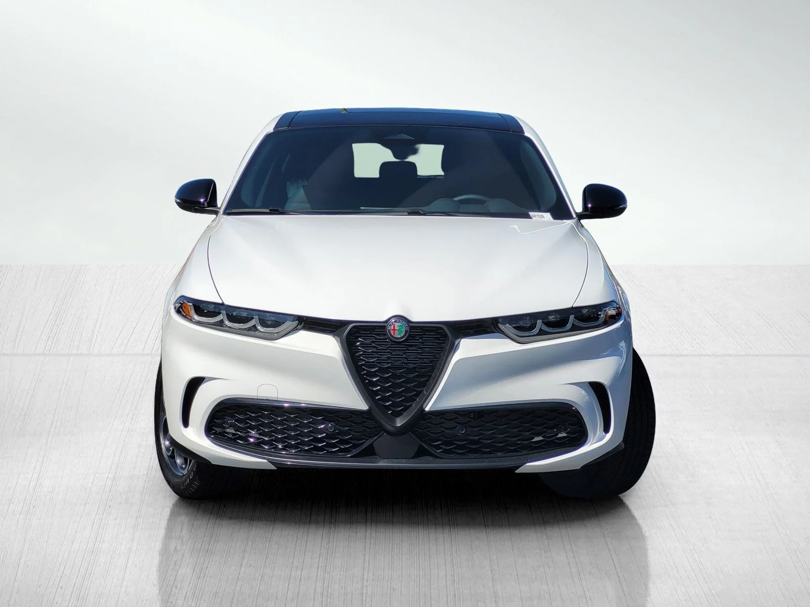 New 2025 Milano White Exterior Paint Alfa Romeo Base image 2