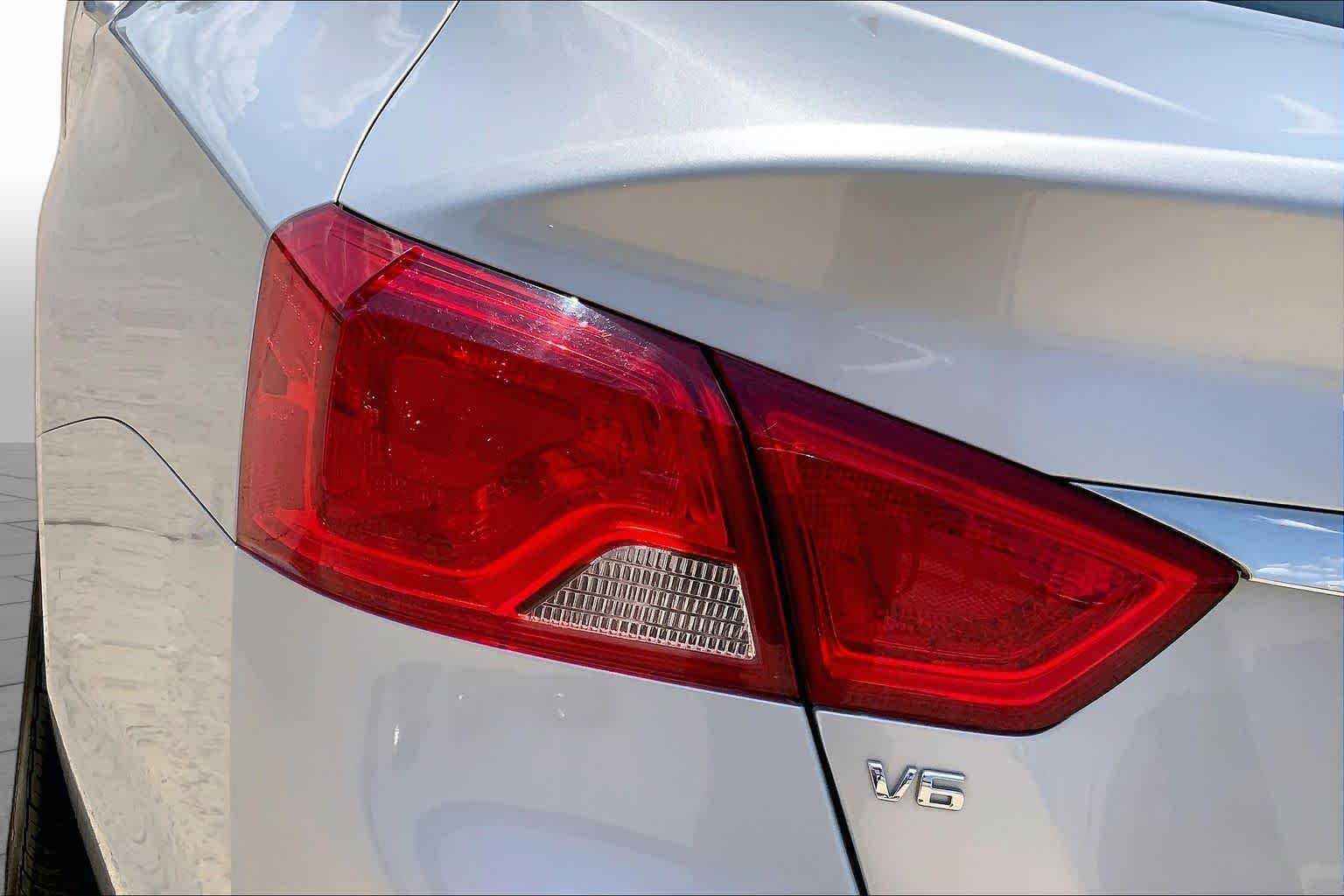 Used 2020 Silver Ice Metallic Chevrolet LT image 29