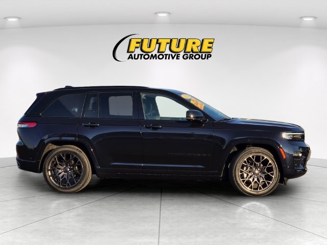 Used 2024 Black Jeep Summit image 3