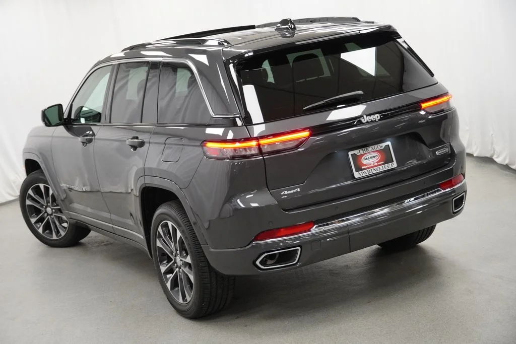 Used 2025 Gray Jeep Overland image 12