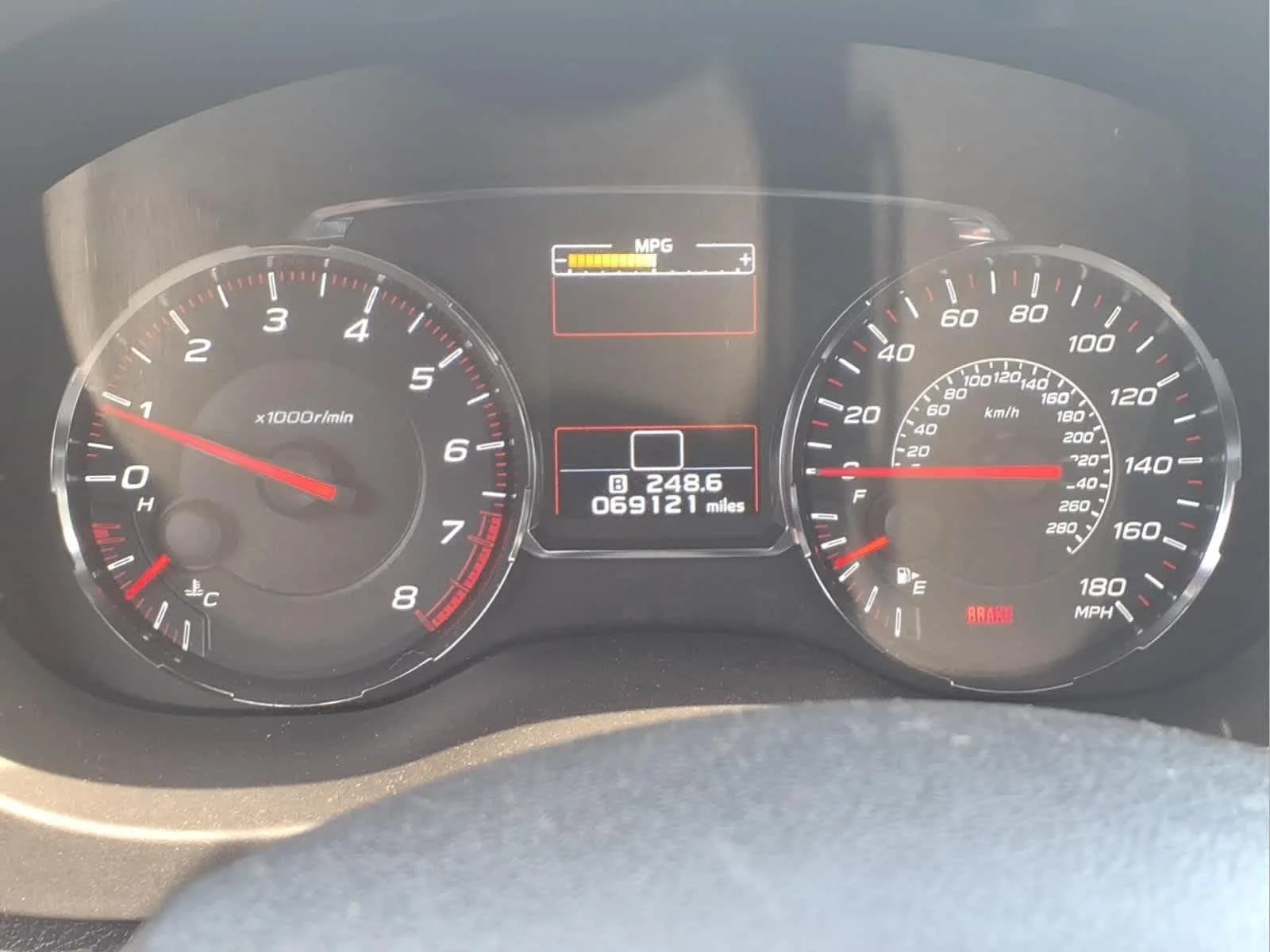 Used 2018 Ice Silver Metallic Subaru Limited image 26
