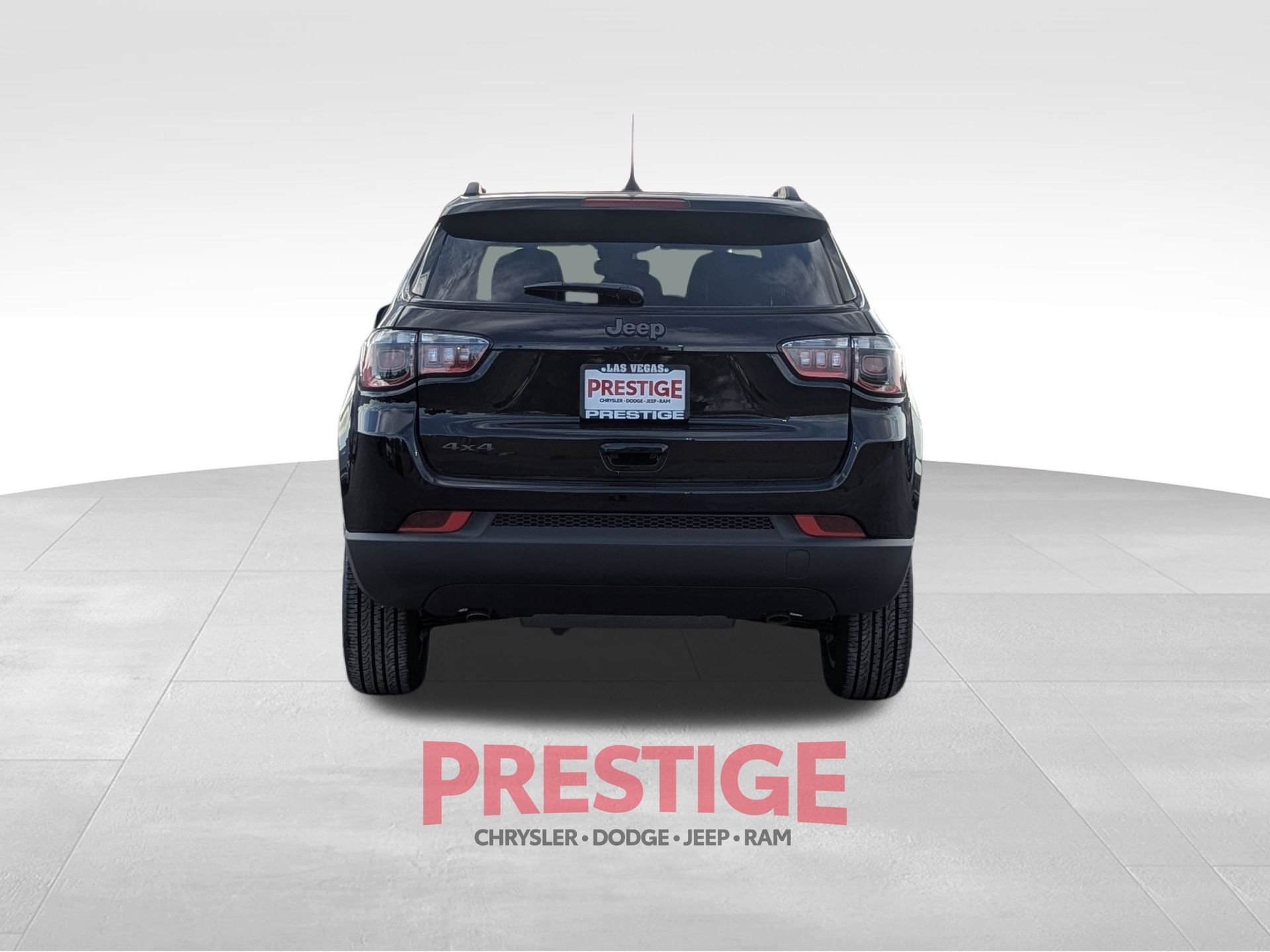 New 2026 Diamond Black Crystal Pearl-Coat Exterior Paint Jeep Latitude image 6