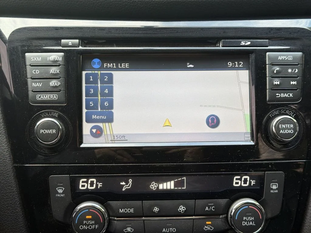 Used 2016 Blue Nissan SL image 13