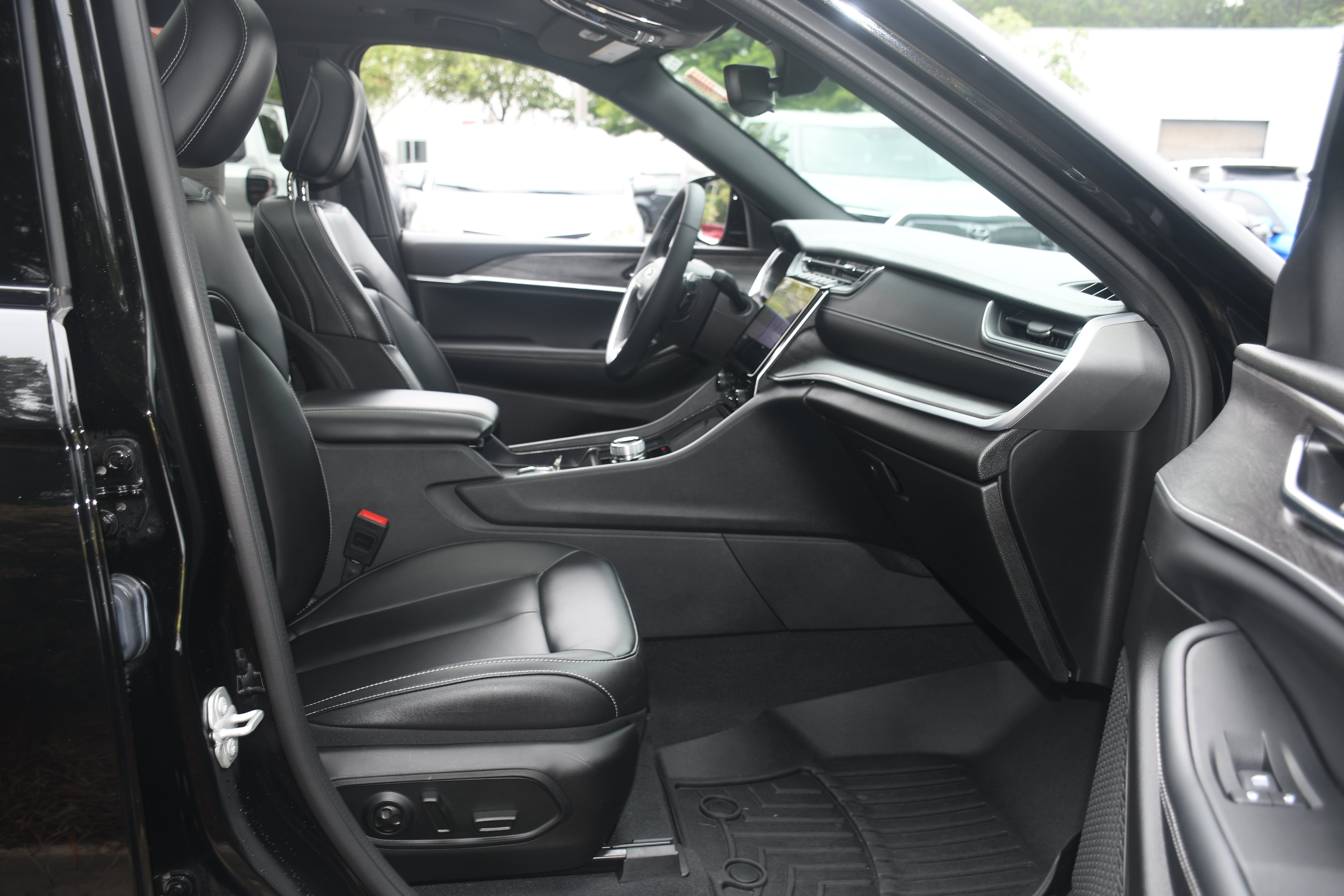 Used 2024 Black Jeep Limited image 22
