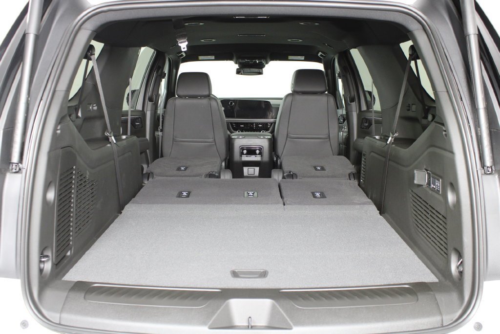 2027 Chevrolet Suburban LT - Photo 10