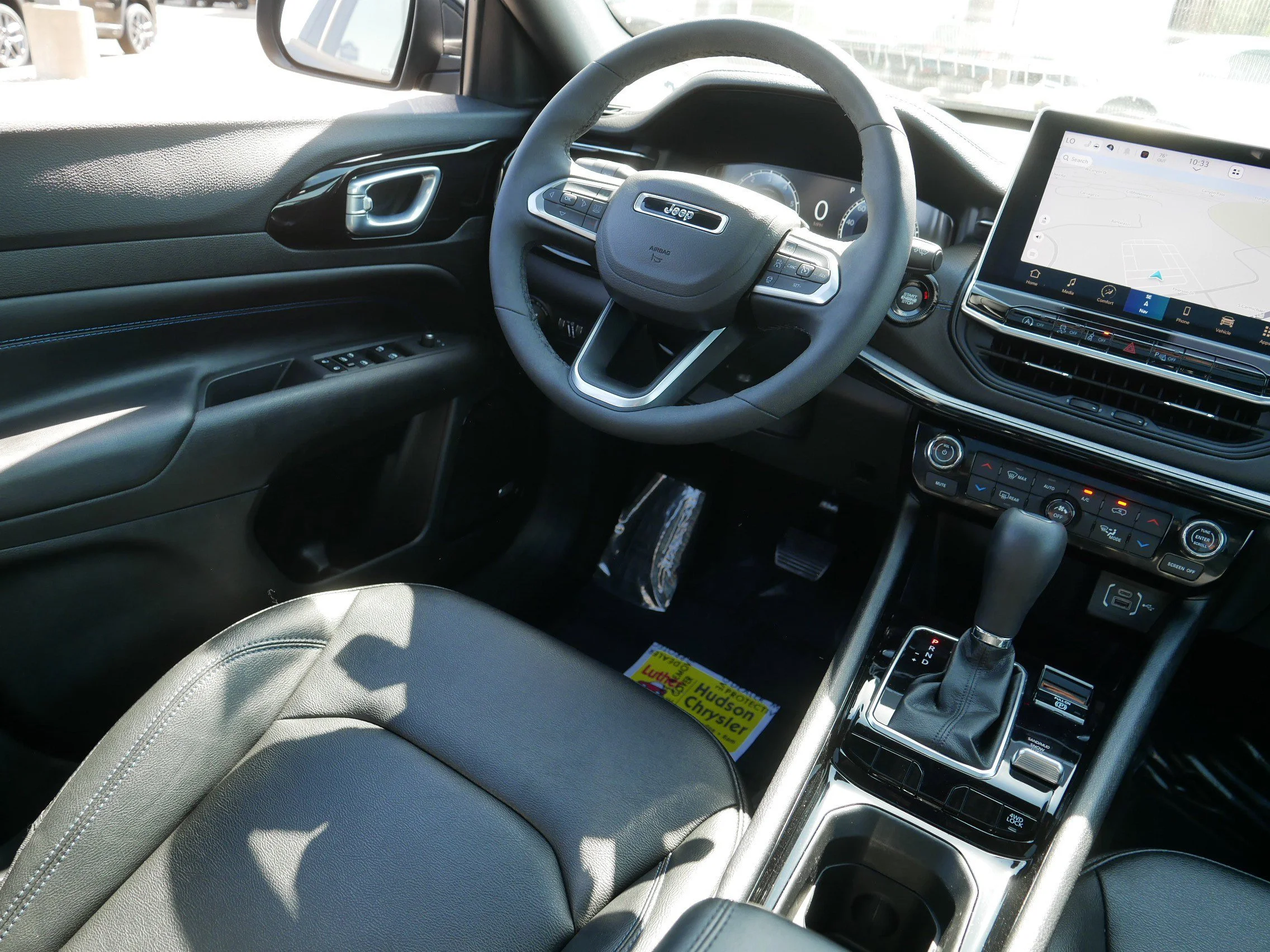 Used 2025 Diamond Black Crystal Pearlcoat Jeep Limited image 9