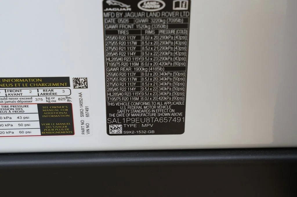 New 2026 Fuji White Land Rover SE image 34