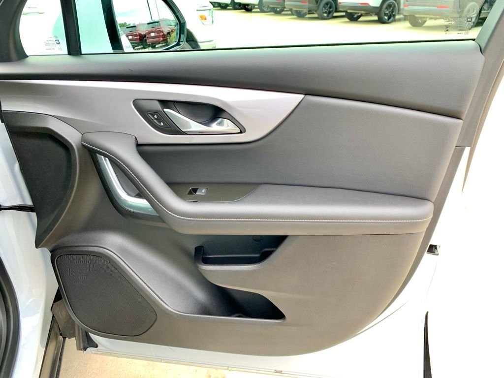 Used 2024 White Chevrolet LT image 26