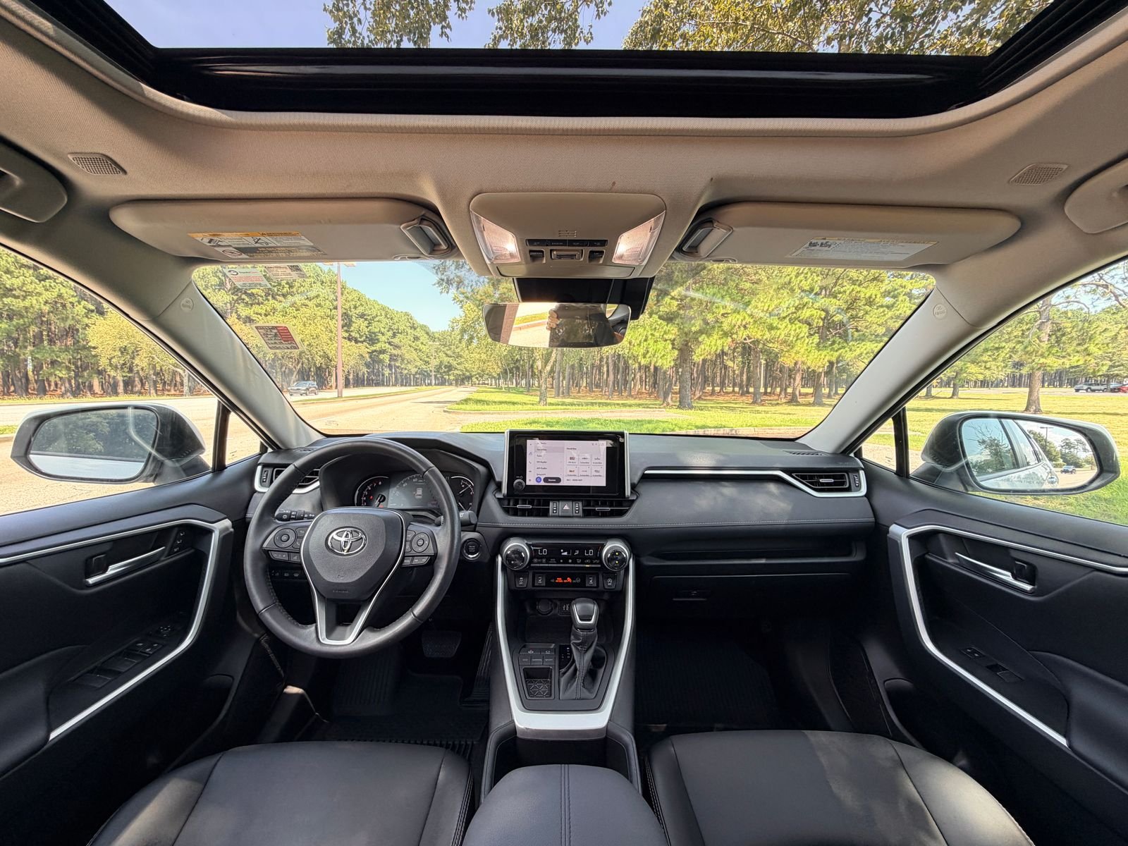 Used 2024 Pearl Toyota XLE Premium image 2