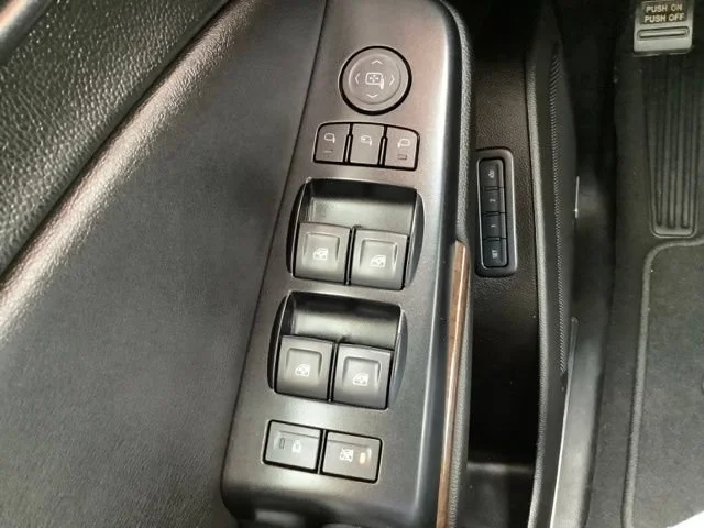 Used 2019 SILVER ICE METALLIC Chevrolet LT image 23