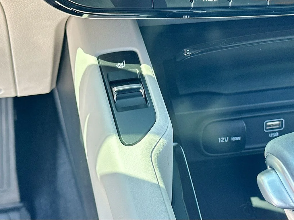 Certified Used 2025  Kia S image 20