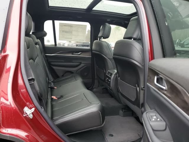 New 2025 Velvet Red Pearl-Coat Exterior Paint Jeep Limited image 23
