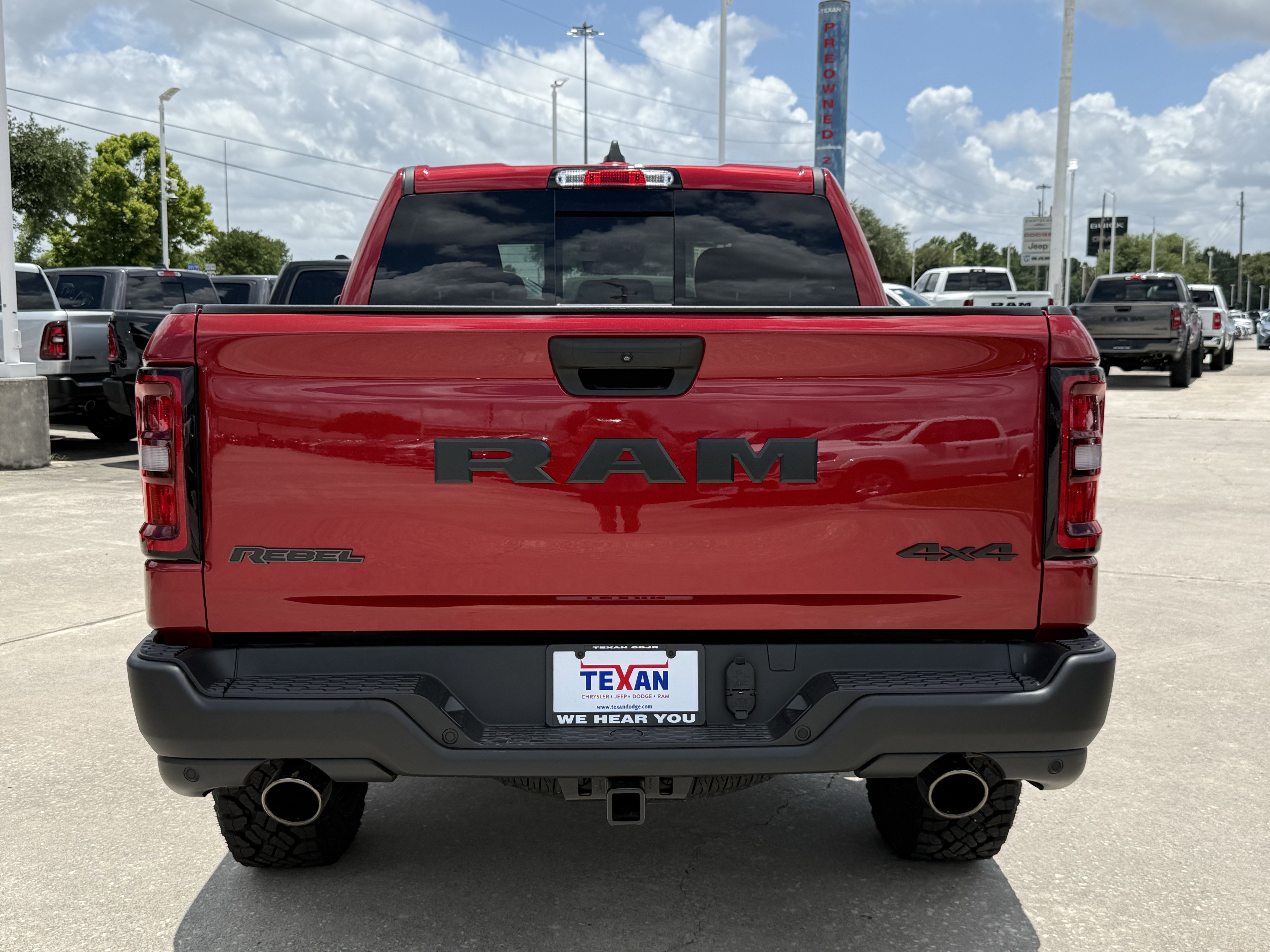 New 2026 Molten Red Pearl-Coat Exterior Paint RAM Rebel image 5