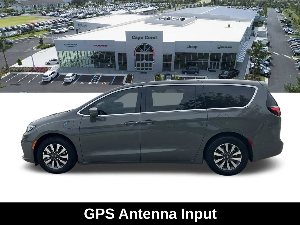 Certified Used 2022 White Chrysler Touring L image 6
