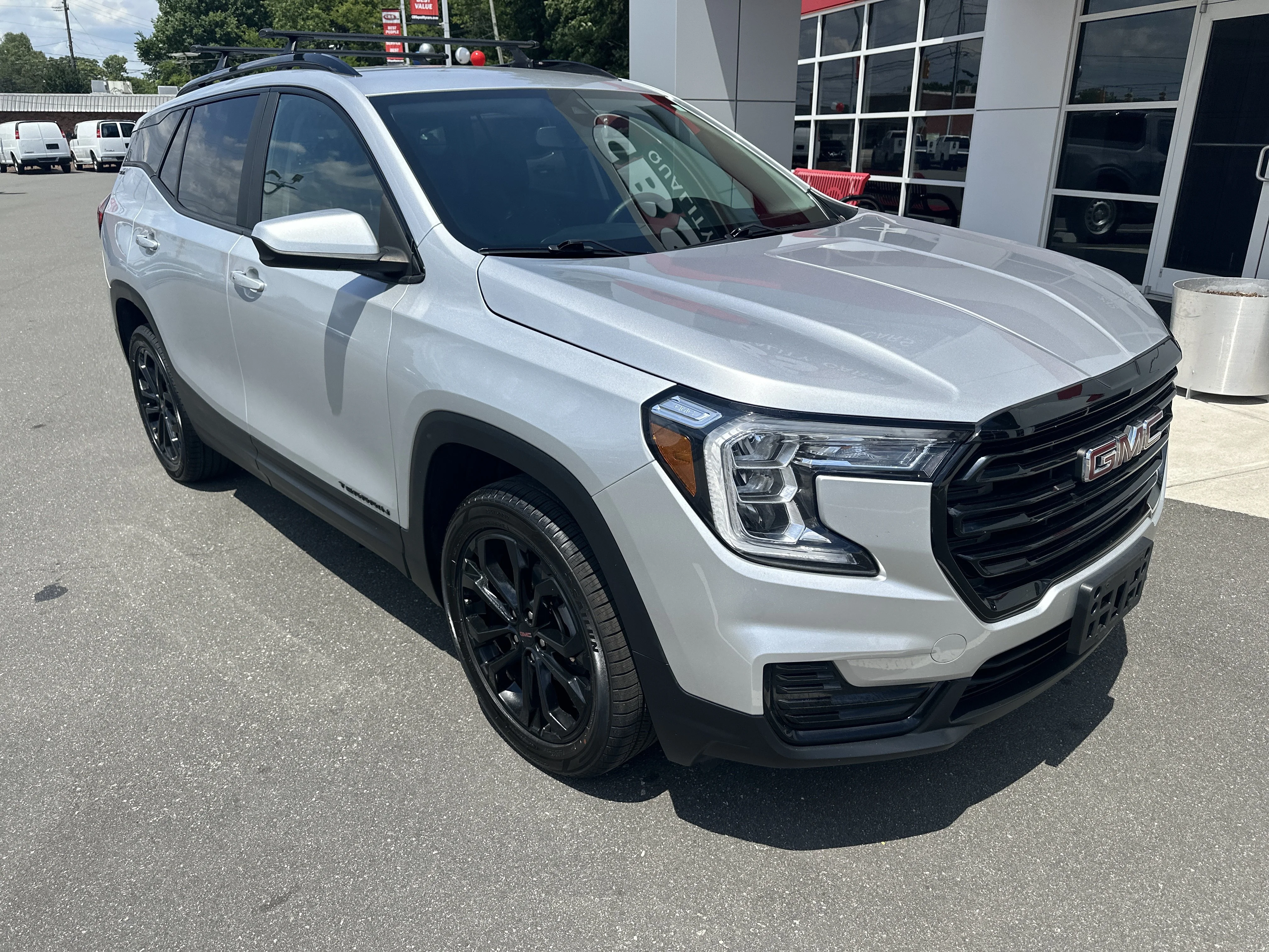 Used 2022 Quicksilver Metallic GMC SLE image 2
