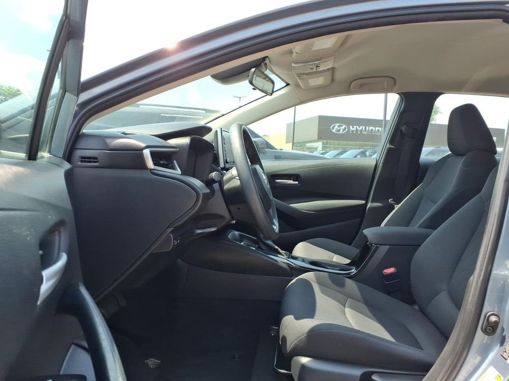 Used 2021  Toyota LE image 15