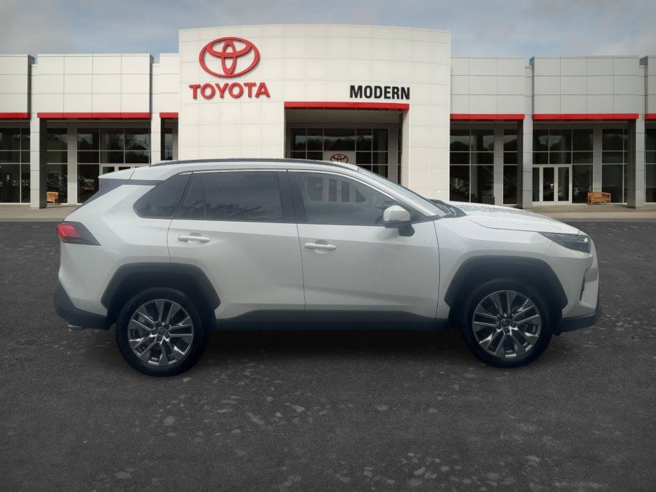 Used 2022 Blizzard Pearl Toyota XLE Premium image 4