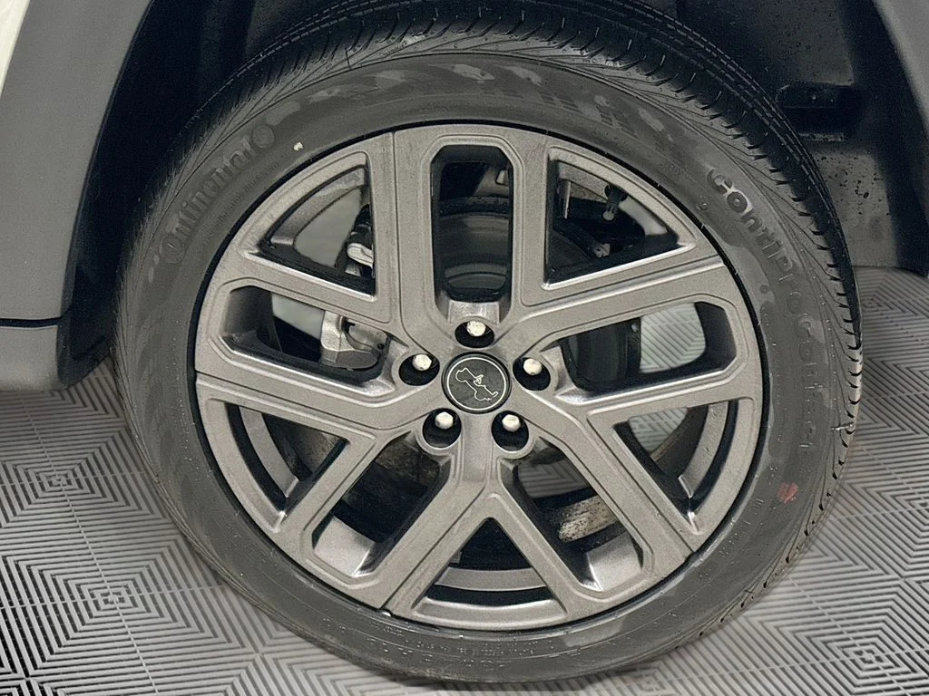 New 2026 Silver Jeep Latitude image 21