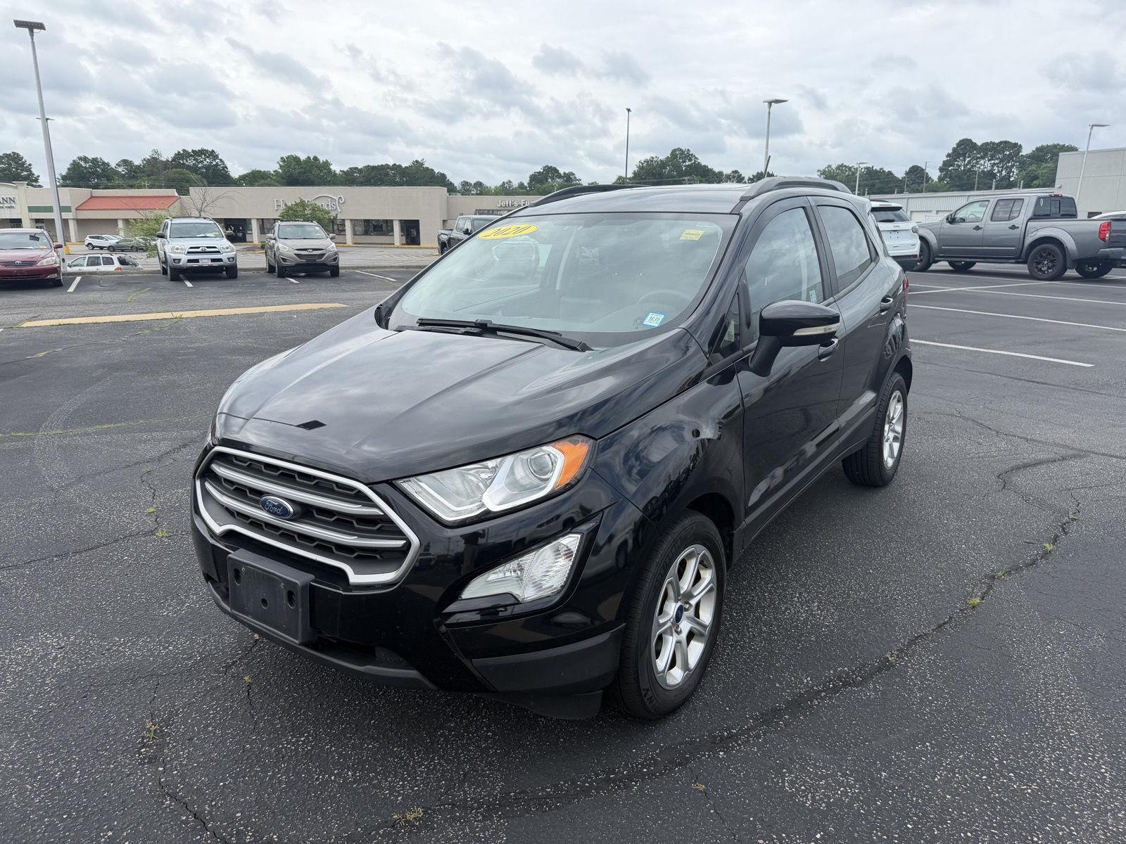 Used 2020 Shadow Black Ford SE image 3